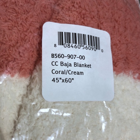 Barefoot Dreams Cozy Chic Baja Blanket - Picture 4 of 4